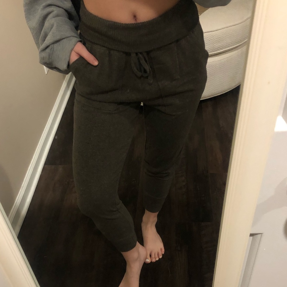 ARMY GREEN AERIE JOGGERS